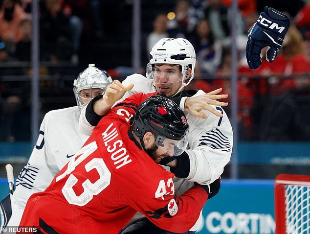 Los fanáticos del hockey están furiosos porque Peacock no muestra su primera pelea en los Juegos Olímpicos de Invierno y los problemas se acumulan para el transmisor.
