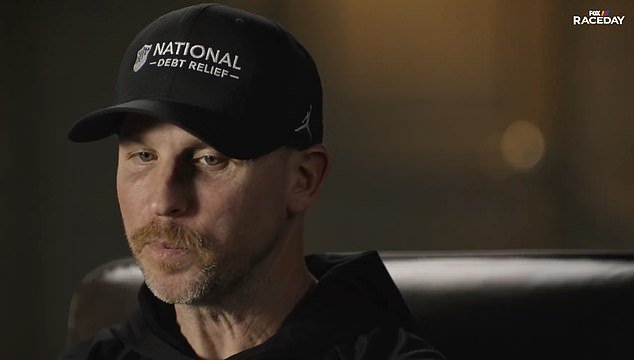 Denny Hamlin habla por primera vez sobre la horrible muerte de su padre en un incendio doméstico en una emotiva entrevista