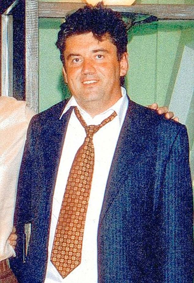 La muerte repentina del denunciante ruso en Surrey “debe reabrirse” tras las revelaciones del envenenamiento de Navalny con una rana, dicen amigos