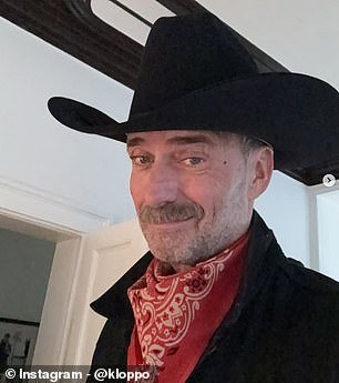 El bigotudo Jurgen Klopp se disfraza de un famoso personaje televisivo para el carnaval de Mainz, pero ¿puedes adivinar quién es el ex entrenador del Liverpool?