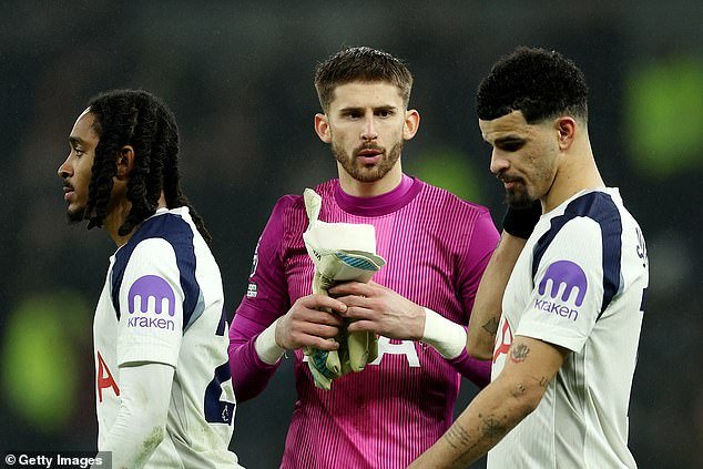 El acuerdo del Tottenham con el nuevo patrocinador INFINOX está bajo escrutinio después de que la plataforma de comercio en línea fuera la primera en el Reino Unido en ser multada según las nuevas leyes y es parte de una investigación en curso sobre comerciantes fraudulentos.