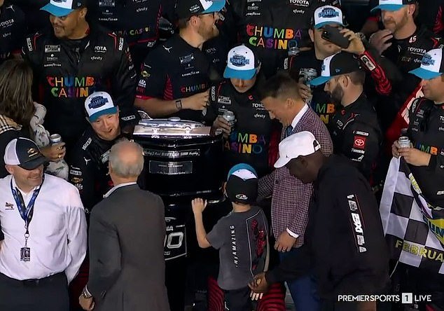 El piloto de NASCAR Tyler Reddick rompe su silencio sobre la interacción de Michael Jordan con su hijo de seis años después de la victoria en las 500 Millas de Daytona.