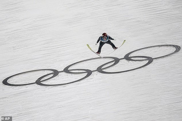 Un cirujano plástico provoca más drama sobre la ‘puerta del pene’ en los Juegos Olímpicos de Invierno al afirmar haber operado a un atleta