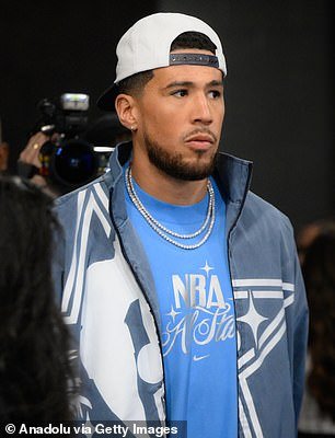 La estrella de la NBA Devin Booker reaviva su disputa con Bad Bunny por su programa del Super Bowl después de que ambos salieron con Kendall Jenner