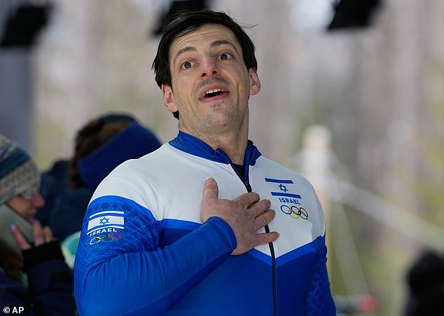 Atleta israelí de los Juegos Olímpicos de Invierno enojado por la ‘declamación’ de un comentarista de televisión después de pasar toda la carrera de esqueletos llamándolo ‘sionista que apoya el genocidio’