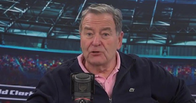 El legendario presentador de Sky Sports, Jeff Stelling, anuncia un breve descanso del programa de desayuno talkSPORT en una declaración a los oyentes