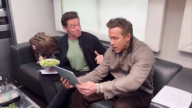 “¡Qué carajo!” : El propietario de Wrexham, Ryan Reynolds, se muestra MUY emocionado cuando se entera de que el equipo del campeonato se enfrentará a las grandes bestias de la Premier League, el Chelsea, después del sorteo de la Copa FA.