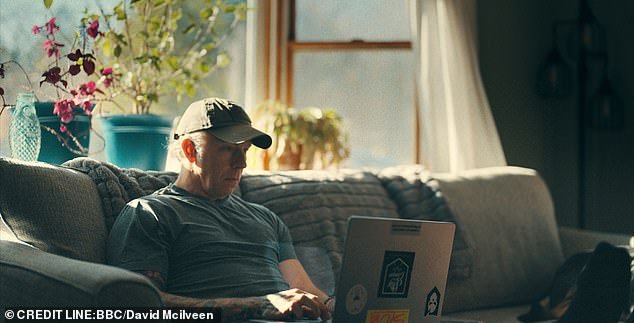 Cómo un agente de la Dark Web usó una pequeña pista en la pared del dormitorio de una niña de 12 años para salvarla del pedófilo que había abusado de ella desde que tenía siete