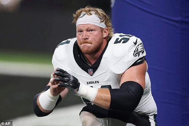 La estrella de la NFL Cam Jurgens viaja a Sudamérica para recibir un tratamiento alternativo en un intento desesperado por curar sus lesiones.