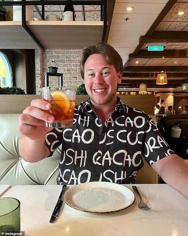 La segunda víctima del padre trans fue su hijo ingeniero, de 23 años, que murió junto a su madre en un tiroteo durante un partido de hockey en Rhode Island.