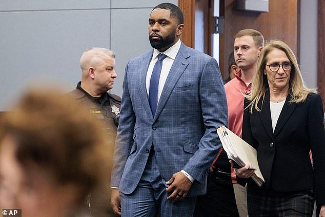 El juez despide al entrenador de Michigan, Sherrone Moore, posible salvavidas cuando sale a la luz un importante error policial