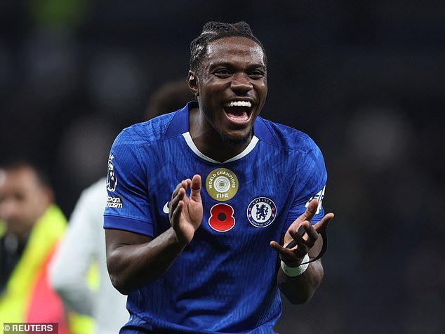 Revelado: Cómo Romeo Lavia está utilizando tecnología de realidad virtual de vanguardia para volver a su mejor nivel (aunque Martin Odegaard dijo que era demasiado fácil), el castigo que el Chelsea puede esperar de 74 cargos de la FA y la última lesión de Marc Cucurella