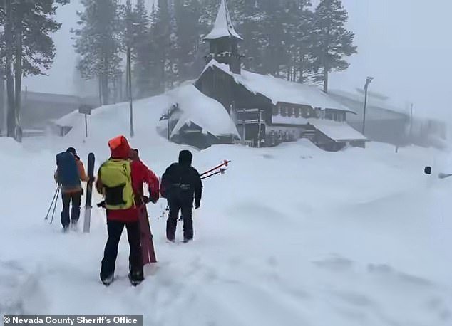 Dos hermanas nombradas víctimas de la avalancha del lago Tahoe que enterró vivas a ocho madres