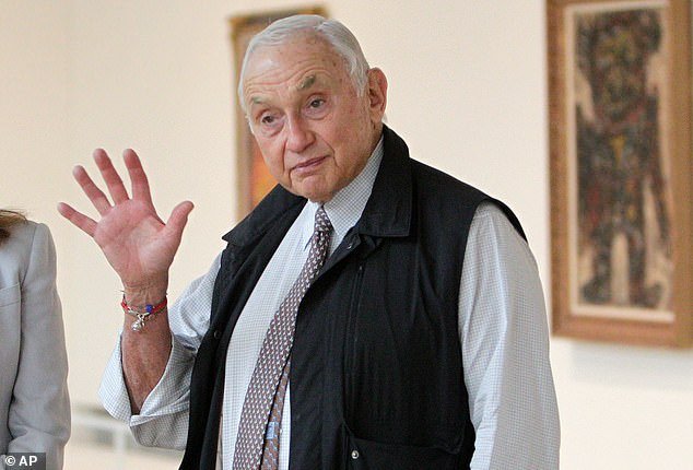 Les Wexner, el multimillonario que apoya a Epstein, es incendiado por legisladores porque afirma que el “malvado” pedófilo “me estafó con millones”