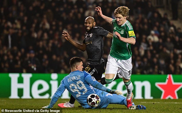 La magnífica actuación de Anthony Gordon con cuatro goles justifica el papel de número 2 de la Copa del Mundo detrás de Harry Kane cuando Newcastle venció al Qarabag 6-1 en la goleada de Bakú, escribe KIERAN GILL