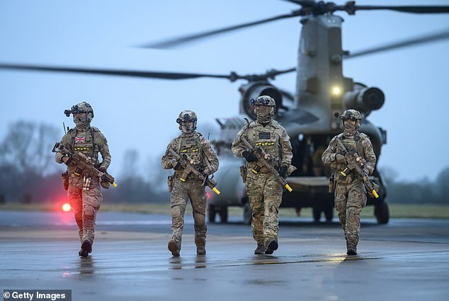 Gran Bretaña se enfrenta al “momento de 1936”, advierten los jefes de defensa al primer ministro: los jefes del ejército y de inteligencia exigen que los laboristas dupliquen el gasto con una cruel advertencia de que las fuerzas británicas están “vacías y no preparadas para la guerra”