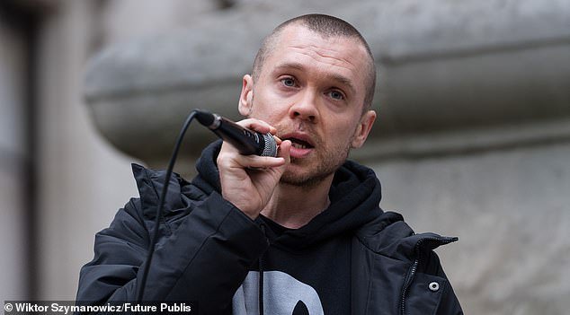 Es por eso que Australia está ROTA y he venido desde Inglaterra para advertirles antes de que sea demasiado tarde.