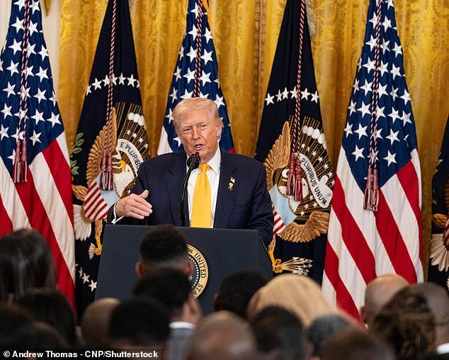 Trump ‘identifica la fecha del ataque a Irán’ mientras el portaaviones más grande del mundo se dirige a Medio Oriente