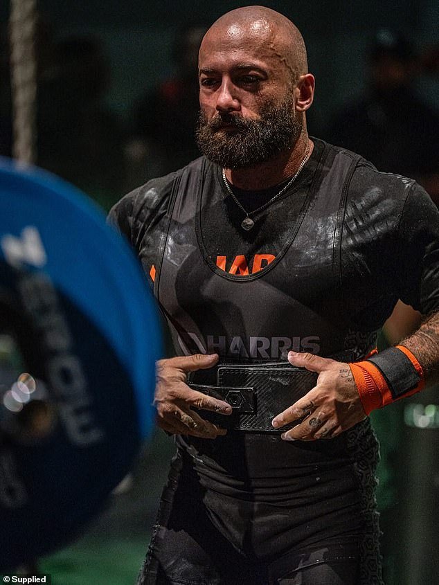 Por qué un levantador de pesas de fama mundial se convirtió en policía después de robar una tienda de la esquina, mientras revela cómo su tiempo en prisión le dio la dirección de vida que anhelaba desesperadamente.