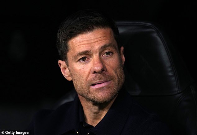Xabi Alonso “rechaza inmediatamente” la oferta del club más grande de Europa porque es “demasiado caótica”, mientras el exjefe despedido del Real Madrid mantiene abiertas sus opciones en medio de los vínculos con el Liverpool