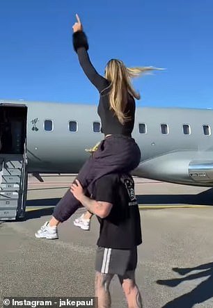 Jutta Leerdam viaja en un jet privado con su amado prometido Jake Paul… después de que se supo que ganaría $13 millones al año con el oro olímpico en patinaje de velocidad.