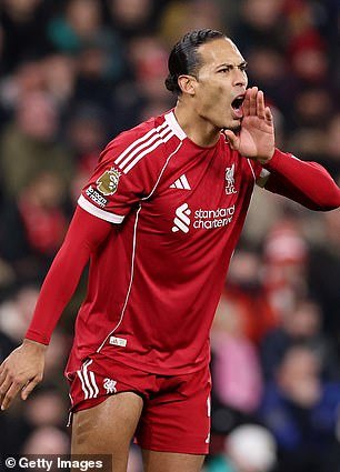 Un dúo venerado formado por Man United, John Terry o Virgil van Dijk: después de que la estrella del Chelsea respondiera afirmando que el capitán del Liverpool es el mejor defensor de la Premier League de todos los tiempos, nuestros expertos revelan sus elecciones, pero ¿quién sale victorioso?