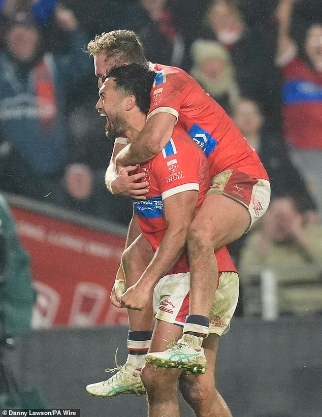 ¡Conmoción de los Broncos! Hull KR sobrevive al bombardeo de la segunda mitad para lograr una sorprendente victoria en el World Club Challenge sobre los campeones de la NRL