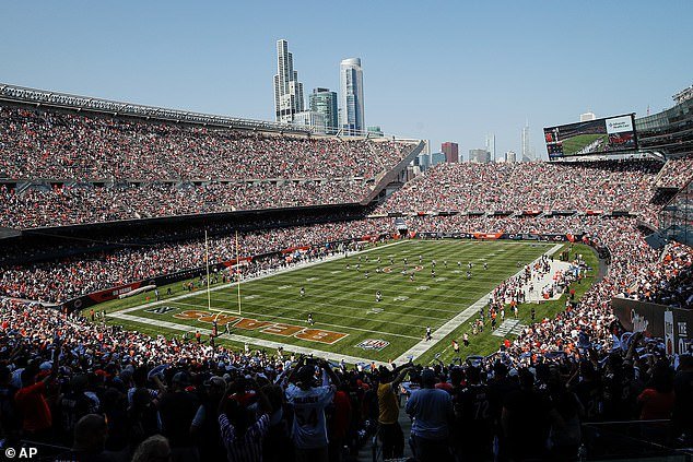 Los fanáticos de los Bears y el gobernador demócrata de Illinois, JB Pritzker, están furiosos mientras el equipo se prepara para huir de Chicago hacia Indiana.
