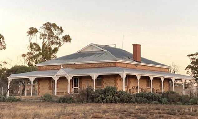 Por qué los detectives han trasladado repentinamente la búsqueda desesperada del cuerpo desaparecido de Gus Lamont a una nueva y vasta área de búsqueda, a medida que se revelan nuevos detalles sobre el ENORME imperio del interior de sus abuelos y el siniestro pasado del resort.