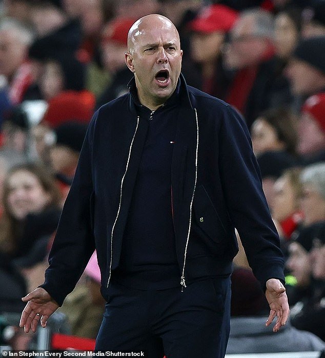 ‘Un entrenador ganador tiene un aura’: Arne Slot responde a las afirmaciones de Wayne Rooney de que carece del carisma necesario para dirigir al Liverpool