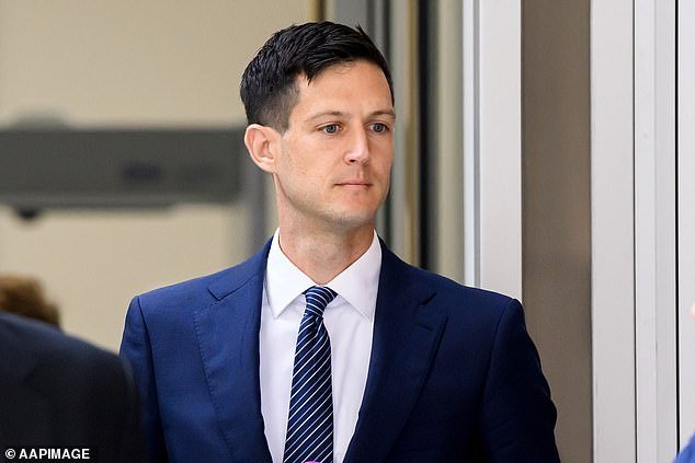 La desgarradora razón por la que un ex político supuestamente agredió sexualmente a un hombre de 13 años se derrumbó en el tribunal