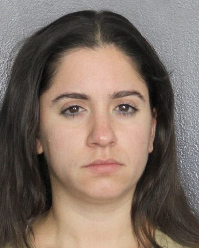 La desvergonzada disculpa de una madre borracha captada por la cámara después de dejar a sus hijos en Uber con un conductor extraño durante dos horas