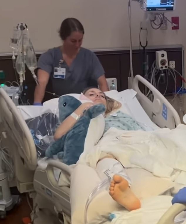 La ‘biónica’ Lindsey Vonn comparte locas imágenes de rayos X de tornillos metálicos dentro de su pierna destrozada después de que un accidente en los Juegos Olímpicos provocara cinco cirugías y contando.