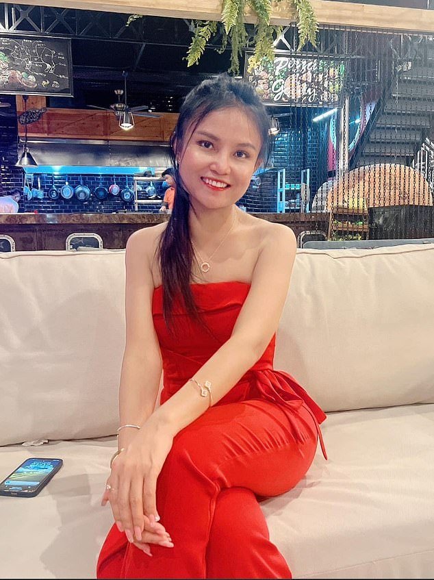 La ex esposa del fundador británico de ASOS dice que “yo no lo maté” después de que se cayera del balcón de su apartamento de lujo en Tailandia.