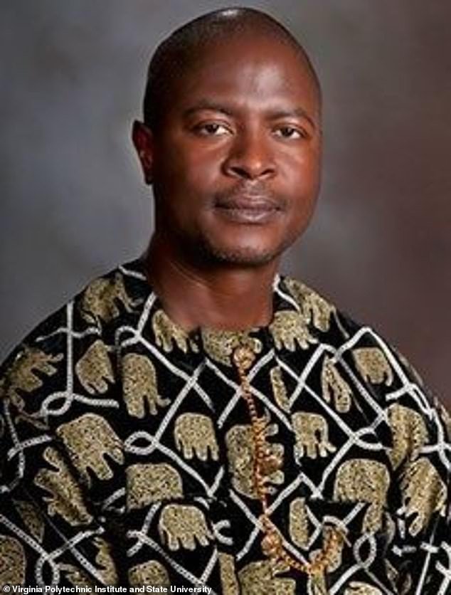 Un profesor negro llegó a los titulares al alegar que fue víctima de un vil ataque racista… pero luego surgió una historia MUY diferente.