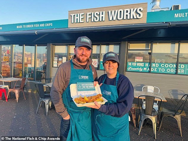 ¡El lugar para estar! Se anuncian los diez mejores platos para llevar de pescado y patatas fritas; el ganador se coronará esta noche