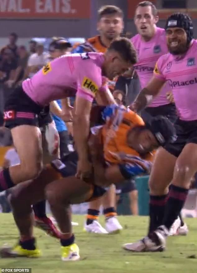 Nathan Cleary se perderá el inicio de la temporada de la NRL mientras la personalidad de los medios de fútbol pide una GRAN prohibición para el delantero de los Dolphins