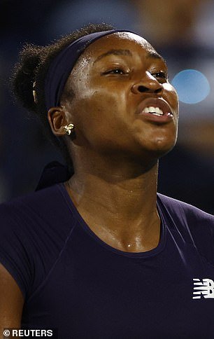 Coco Gauff deja atónitos a los fanáticos del tenis cuando hace un comentario brutal sobre su entrenador durante una crisis en la cancha