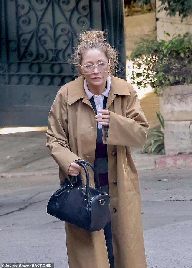 La afligida viuda de Eric Dane, Rebecca Gayheart, vista por primera vez desde la muerte del actor mientras sus amigos lanzan un GoFundMe de 250.000 dólares para apoyar a las dos hijas de la pareja.