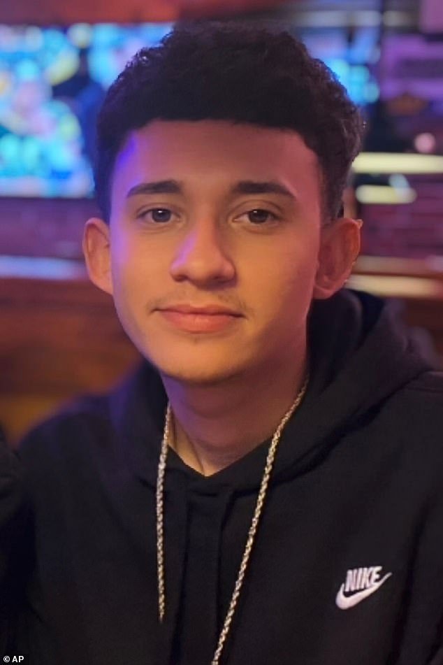 Un ciudadano estadounidense de 23 años fue asesinado a tiros por un agente de ICE casi un año ANTES de que Renee Good y Alex Pretti… y todo ha permanecido en secreto hasta ahora.