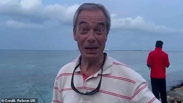 Nigel Farage acusa al Gobierno británico de intentar frustrar su misión de enviar ayuda a los isleños de Chagos intentando impedir el traslado de las islas a Mauricio