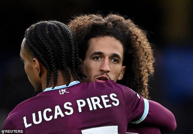 Burnley y Chelsea se ven obligados a condenar los abusos racistas sufridos por Hannibal Mejbri y Wesley Fofana, después de que la ex estrella del Manchester United pidiera a los trolls que se ‘eduquen’