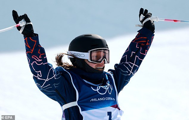 La esquiadora británica Zoe Atkin gana una brillante medalla de BRONCE en la final de halfpipe de freeski