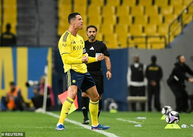 Cristiano Ronaldo finalmente rompe el silencio sobre su futuro en Arabia Saudita después de que la estrella de £488,000 al día anotara un doblete tras un impactante gol.