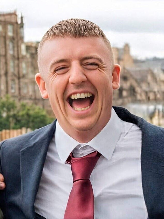 En la foto: Trío muerto en un accidente de tres coches en Irlanda del Norte, en el que también tres personas fueron trasladadas al hospital.