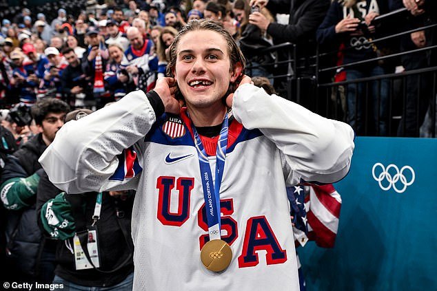 JD Vance elogia al héroe del hockey estadounidense ‘patriota’ Jack Hughes después de las protestas generalizadas de otras estrellas de los Juegos Olímpicos de Invierno