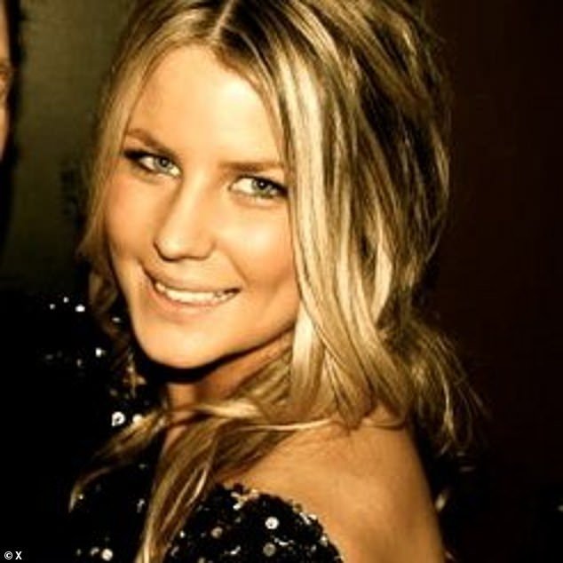 Una adicta al juego robó más de 324.000 dólares a dos hermanos… y su vergonzoso acto mientras su famoso padre estaba en su lecho de muerte.