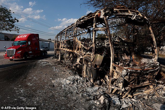 Turistas mimados se quejan de estar atrapados en complejos turísticos de lujo en medio de la violencia de los cárteles mexicanos