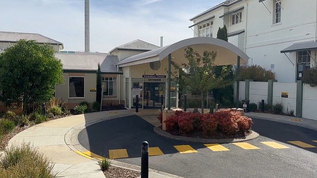 Un hombre encontrado muerto y otro detenido bajo vigilancia policial en el conflictivo centro de Swanston