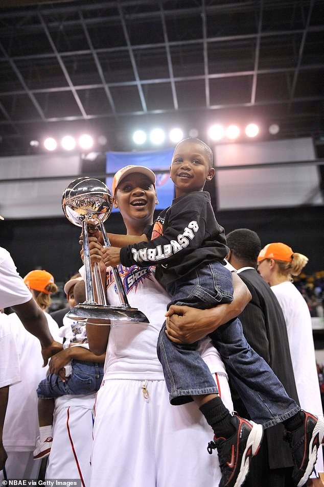 Conmoción: Kara Braxton, dos veces campeona de la WNBA, muere repentinamente a los 43 años.